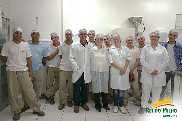 Empleados Rey de Maíz en formación